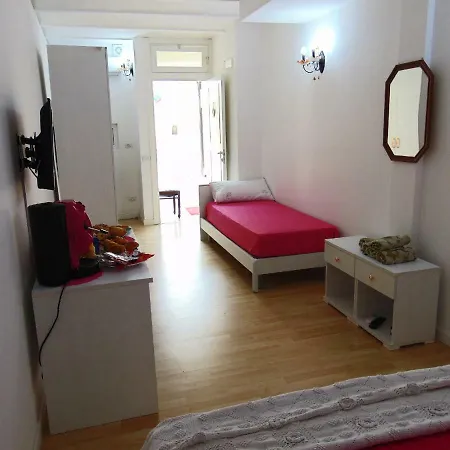 Dimora Francesca Πανσιόν Ματέρα